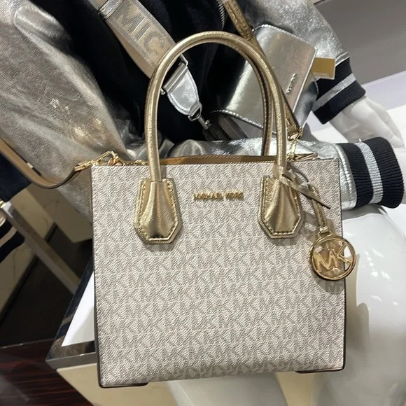 MICHAEL KORS
Mercer Medium Signature Logo and Metallic Accordion Crossbody Bag - Picture 10 of 16